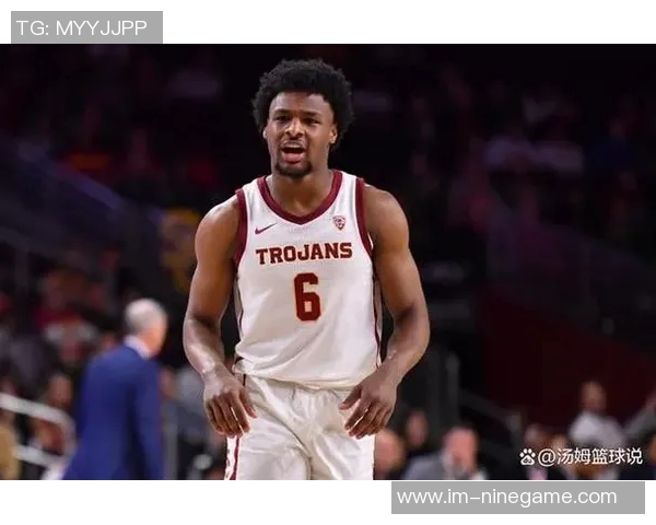 夸梅直言布朗尼在大学表现平平不及部分高中球员的潜力与实力